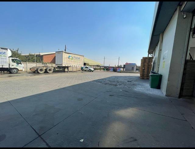 300M² WAREHOUSE TO LET IN SEBENZA